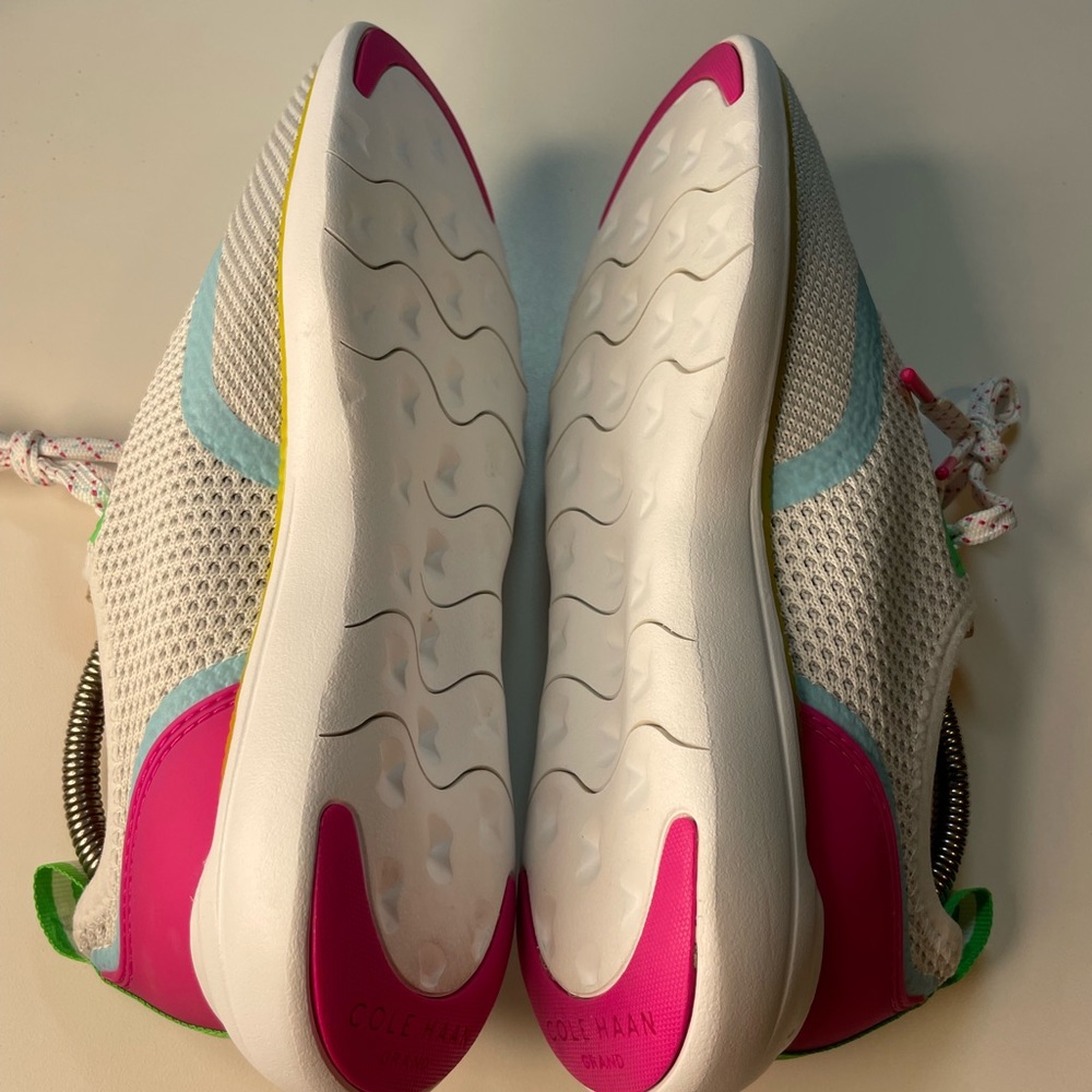 Cole Haan ZERØGRAND Global Trainer Women's
Woman’s size 7.5 B - Picture 7 of 8